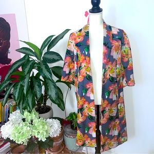 Beautiful, light & floral duster by Atmosphere. Size 10 / UK size 14